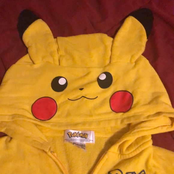 Pikachu jacket - Picture 4 of 8